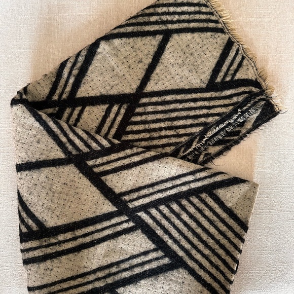 Oak & Fort Scarf - Picture 3 of 3